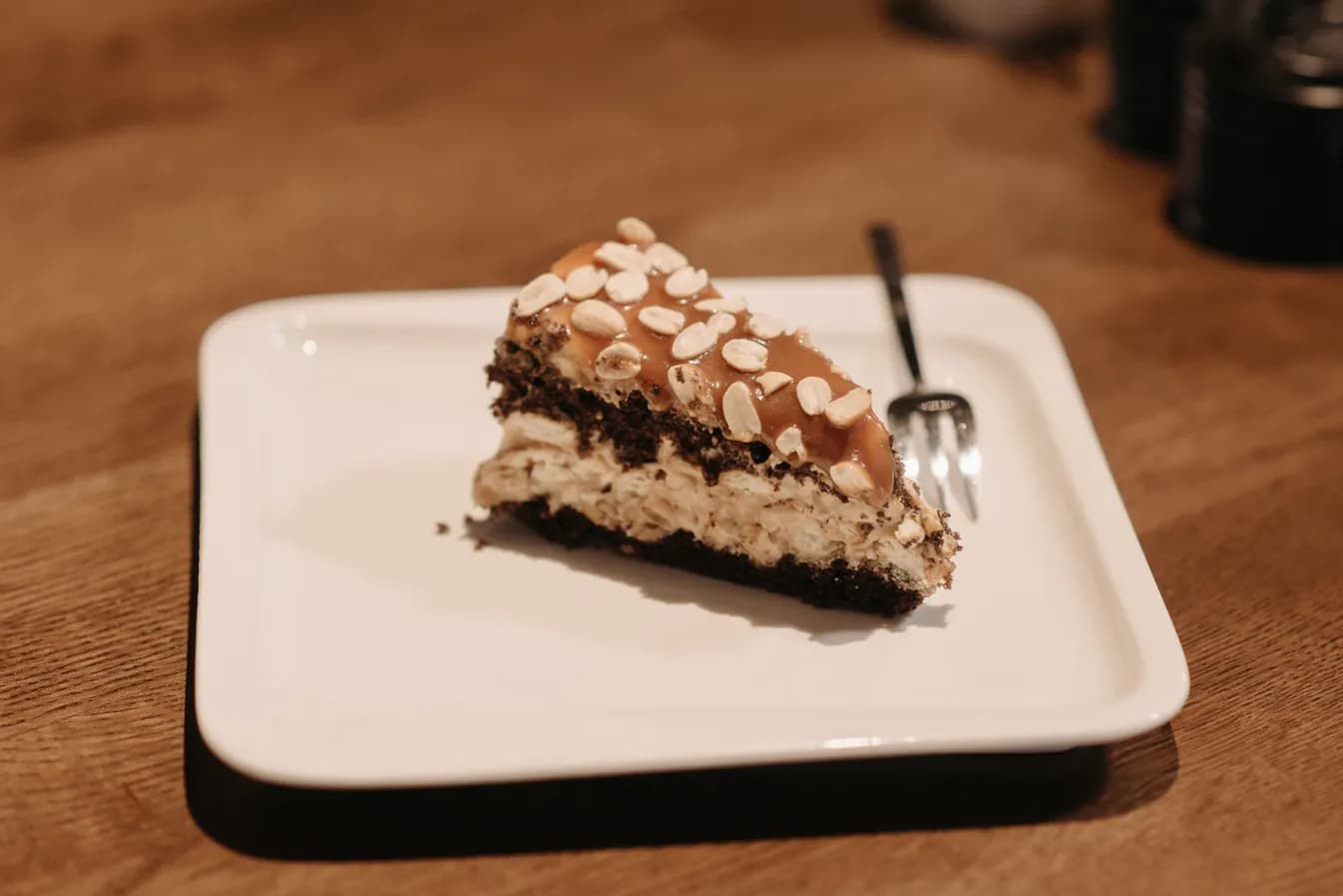 CHOCOLATE PEANUT BUTTER PIE