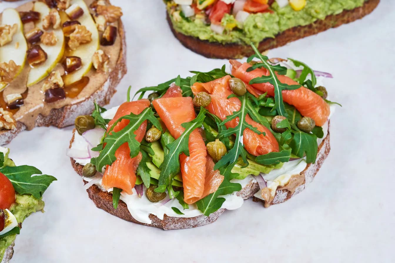 SMOKED SALMON TOAST
